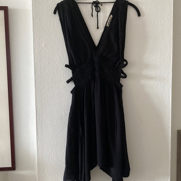 Dresses & Skirts - Elegant Black Sleeveless Dress